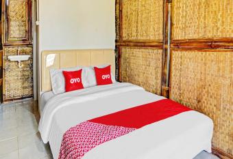 OYO 90225 Rumah Bambu Trawas syariah allows 18 year olds to book a room