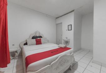 RedDoorz near Terminal Pasir Hayam Cianjur allows 18 year olds to book a room