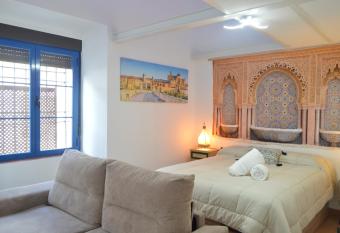 ALCAZAR VIEJO PARKING Tourist C  rdoba allows 18 year olds to book a room