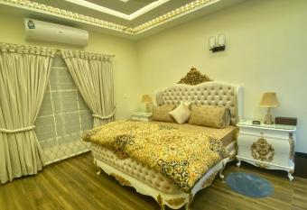 Continental boutique House has Balcony rooms