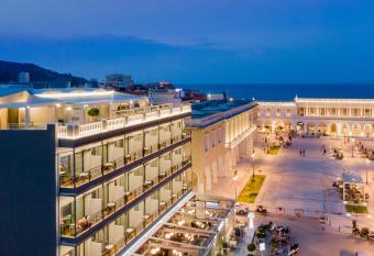 Phoenix Hotel allows 18 year olds to book a room