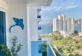 Apartamento Santa Marta Reserva del Mar has rooms with a private hot tub