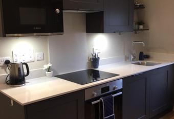 Beautiful Bath Apartment in iconic Milsom Street Location allows 18 year olds to book a room