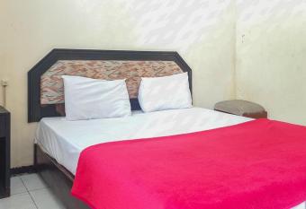 Hotel Lumajang RedPartner allows 18 year olds to book a room