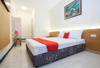 RedDoorz near Batu Love Garden allows 18 year olds to book a room