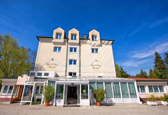 Hotel Wiental allows 18 year olds to book a room