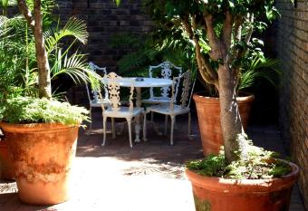 Taunton Cottage & Mews allows 18 year olds to book a room