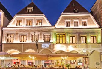 Hotel Mader allows 18 year olds to book a room