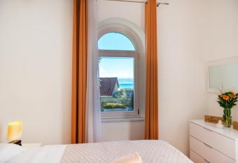 Studio Apartment Vittoria has Balcony rooms