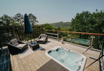 Le Fruit du Ch  ne allows 18 year olds to book a room