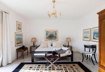 ROMANTIC ASCONA allows 18 year olds to book a room