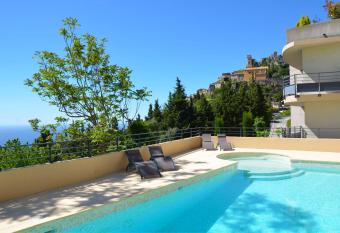 La Perle d Eze - Aparthotel allows 18 year olds to book a room