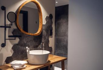 Loom allows 18 year olds to book a room