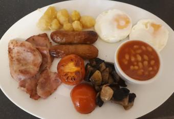 Cherrylee allows 18 year olds to book a room