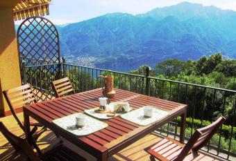 IL BALCONE SUL LAGO has Balcony rooms