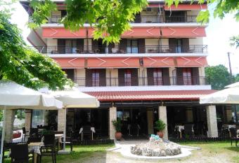 Hotel Lefkes has Balcony rooms