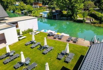 Hotel R  sch has Balcony rooms