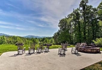 Smokies Sanctuary with Mountain Views and Resort Perks has Balcony rooms