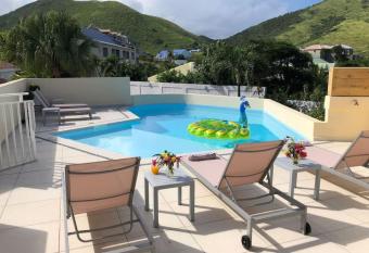 Beautiful suite S17, pool, next to Pinel Island has Balcony rooms