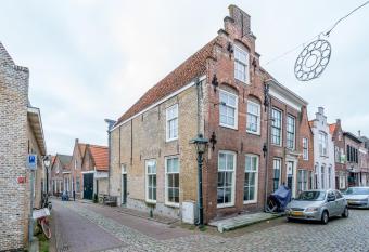 Pakhuis VENKEL allows 18 year olds to book a room