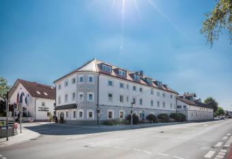 Gasthof Neuwirt allows 18 year olds to book a room