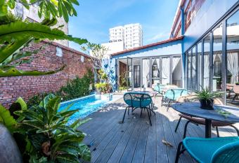 Tien Terrace Macalister allows 18 year olds to book a room