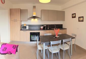 Casa La Pief 2 Rosso by Gardadomusmea has Balcony rooms