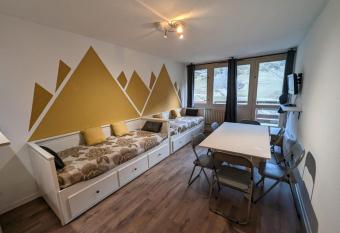 Studio 1 pi  ces avec balcon pieds des pistes la mongie tourmalet has Balcony rooms