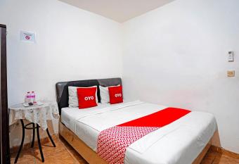 OYO 91390 Kost Grand Royal Elite allows 18 year olds to book a room
