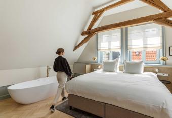 Aparthotel Hattem allows 18 year olds to book a room