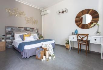 B&B La Corte della Nonna has Balcony rooms