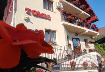 TOMIS Pensiune has Balcony rooms