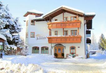 Hotel Sonnenhof - bed & breakfast & appartements has Balcony rooms