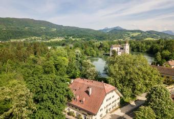 Der Schlosswirt zu Anif - Biedermeierhotel und Restaurant has Balcony rooms