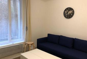 Studio Delva id  alement situ   allows 18 year olds to book a room