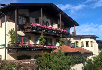 Dietrichsteinerhof Apartments & Rooms allows 18 year olds to book a room