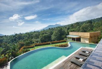 Giriwood Hotel & Villa has Balcony rooms