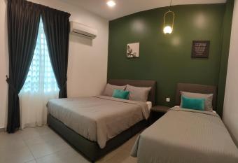 Just Austin Guesthouse has Balcony rooms