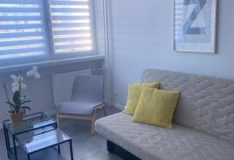 APARTAMENT O  . JASNE 19B allows 18 year olds to book a room