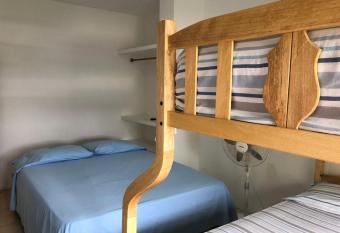 Pangora, habitaci  n privada de Flor de Lis Beach House has rooms with a private hot tub