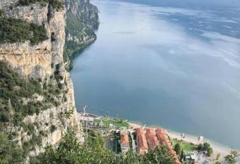 Antica Campione Rooms & Hostel has Balcony rooms