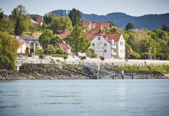 Hotel Donauhof allows 18 year olds to book a room