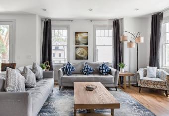 Brand New Luxury Home near Downtown has Balcony rooms