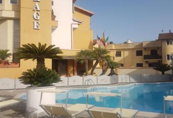 Hotel Mirage has Balcony rooms