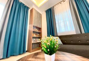 primaces avenue has Balcony rooms