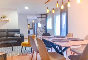 Centre Ville - Balcon - Parking gratuit allows 18 year olds to book a room