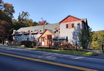Doveberry Inn has Balcony rooms