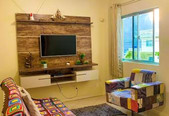 Apto lindo e aconchegante pr  ximo a praia has Balcony rooms