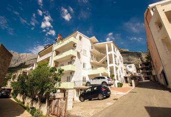 Apartments Jagoda allows 18 year olds to book a room