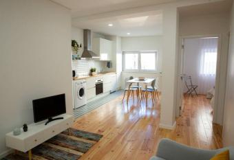 CASA DA PALMEIRA NO CORA    O DE AVEIRO allows 18 year olds to book a room